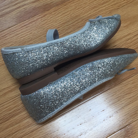 Sparkly silver OshKosh shoes - size 9 - Picture 4 of 5